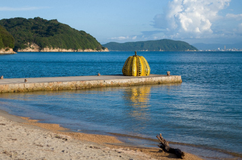 naoshima-island-yellow-pumpkin-japan