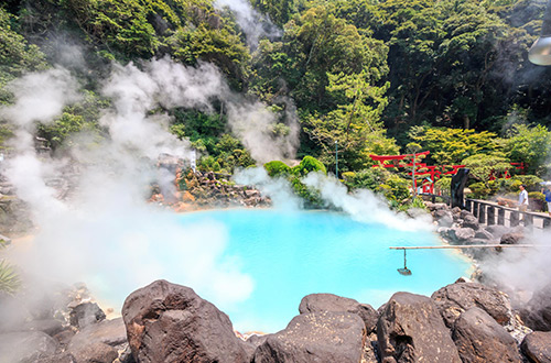 umi-jigoku-beppu-oita-japan-shutterstock_361173605