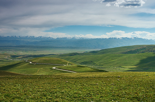 suusamyr-valley-kyrgyzstan
