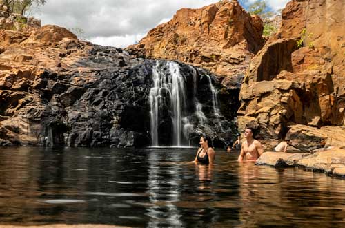 northern-territory-nitmiluk-national-park-couple-swimming-relaxing-edith-falls