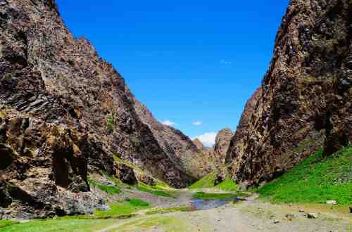 yolyn-mountains-mongolia