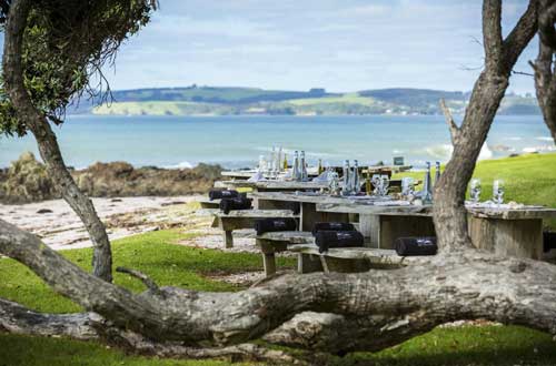 the-lodge-at-kauri-cliffs-bay-of-islands-new-zealand-picnic-setup