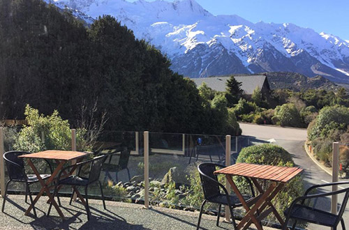 aoraki-alpine-lodge-outdoor-terrace