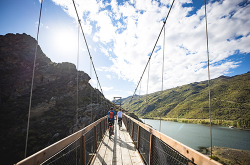 lake-dunstan-central-otago-bridge