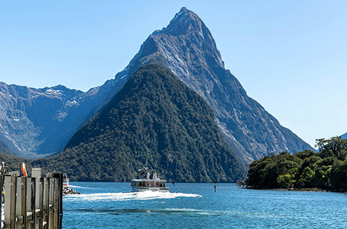 milford-sound-river-mountain