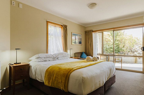 new-zealand-aoraki-alpine-lodge-room