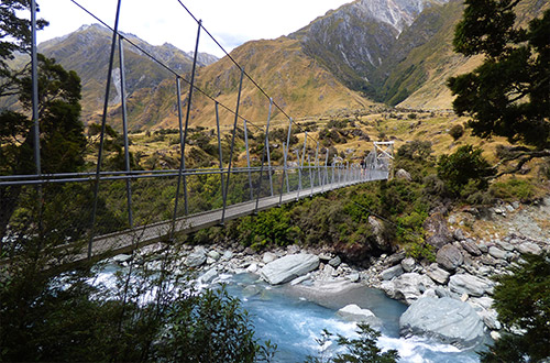 rob-roy-glacier-mount-aspiring-swingbridge