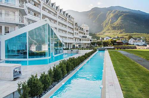 hotel-ullensvang-lofthus-norway-outdoor-pool