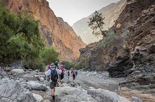 oman-wadi-hiker