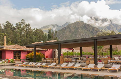 sol-y-luna-relais-and-chateaux-urubamba-peru-pool-lounges
