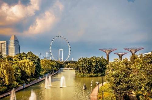 singapore-city-aerial-gardens-by-the-bay-singapore-flyer