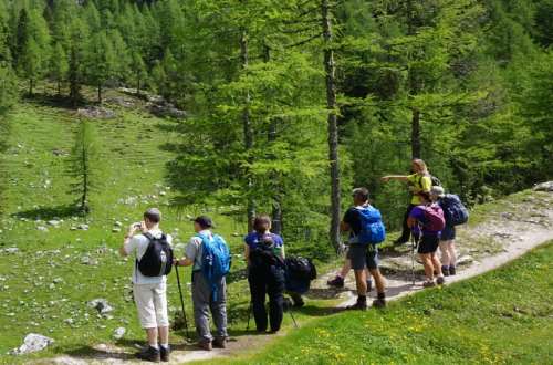 slovenia-hikers-on-mountains