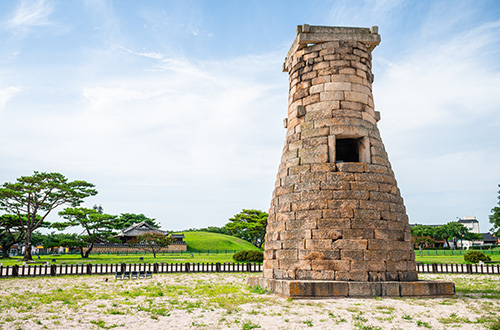 cheomseongdae-astronomical-observatory-gyeongju-south-korea
