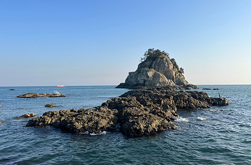 coastal-scenery-around-oryukdo-skywalk-busan-south-korea