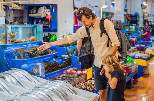 dad-and-son-korean-market-seoul-south-korea
