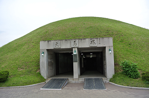 daereungwon-royal-tombs-gyeongju-south-korea