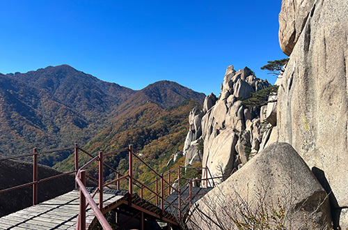 mountain-range-seoraksan-national-park-sokcho-south-korea