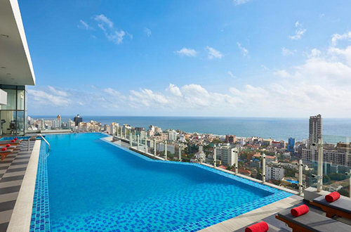 rooftop-pool-hotel-cinnamon-red-colombo-sri-lanka