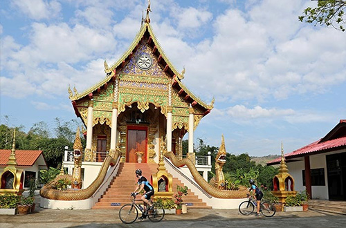 bikers-temple-thailand