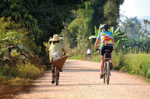 chiang-mai-thailand-biking-along-locals-rice-paddies