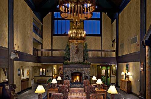 tenaya-lodge-yosemite-national-park-california-usa-lobby-fireplace