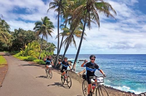 big-island-hawaii-coastline-bikers