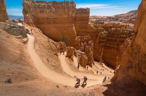utah-usa-bryce-capitol-reef-national-park-bryce-capitol-reef-hikers-canyons