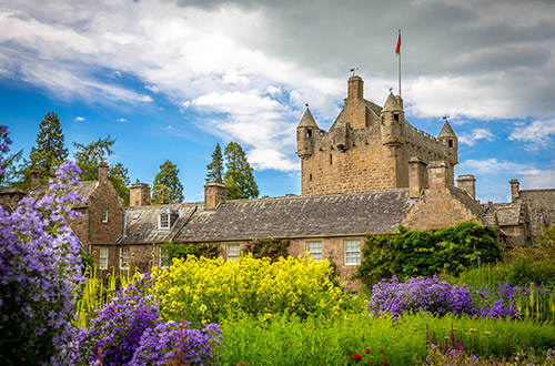 romantic-cawdor-castle-inverness-scotland