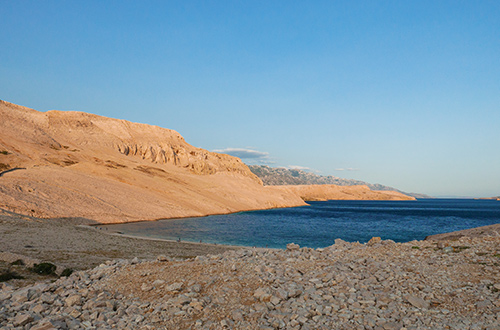 lake-aydarkul-uzbekistan-shutterstock1847970298