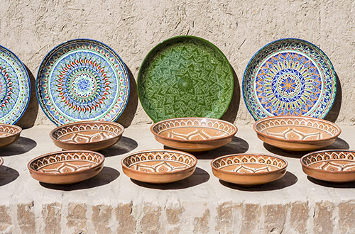 traditional-plates-on-the-street-market-khiva-uzbekistan