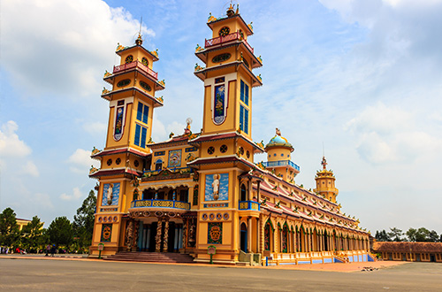 cao-dai-temple-ho-chi-minh-vietnam