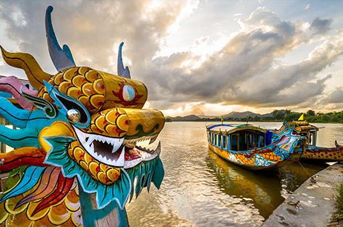dragon-boat-hue-vietnam-river