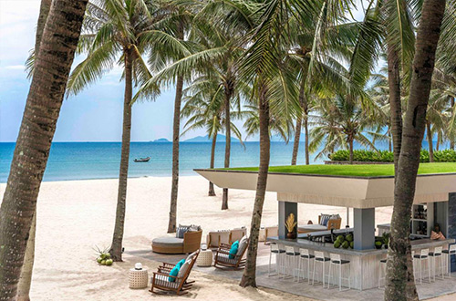 four-seasons-resort-the-nam-hai-hoi-an-vietnam-beach-bar