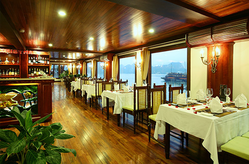 indochina-sails-ship-dining