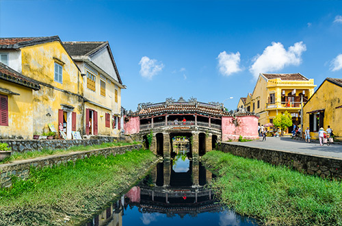 japanese-covered-bridge-hoi-an-vietnam