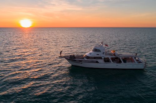 broome-sunset-seafood-pearling-cruise-western-australia