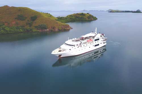 Tasmania-australia-cruise-coral-discoverer-drone-shot
