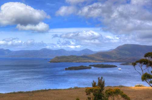 Tasmania-australia-cruise-climbing-the-mountain-port-davey