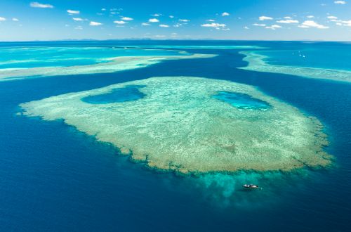 Aerial-view-of-the-great-barrier-reef