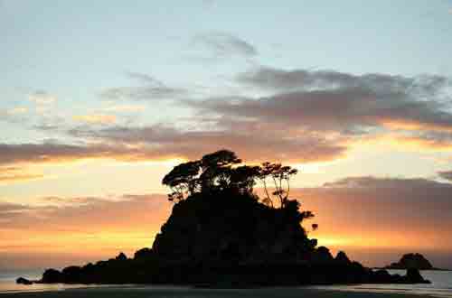 abel-tasman-walk-sunset