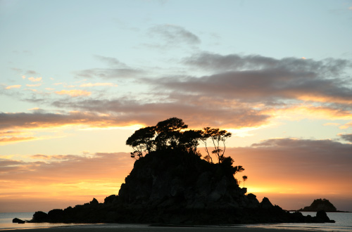abel-tasman-torren-bay-ballon-rock-sunset