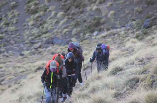 morocco-walk-high-atlas-mountains-hiking-group