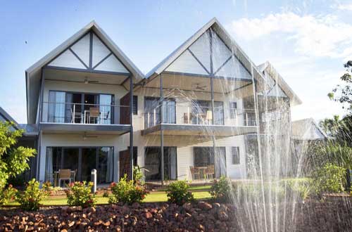 freshwater-east-kimberley-apartments-exterior-water-feature