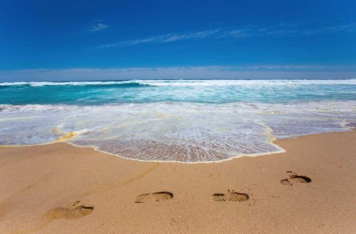 great-ocean-walk-footsteps-in-sand