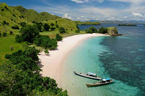 indonesia-tour-komodo-island-walking-cruise-labuan-bajo