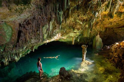 indonesia-tour-komodo-island-walking-cruise-swimming-in-cave
