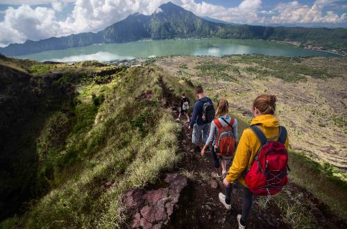 indonesia-tour-bali-walk-cycling-rafting-mount-batur-crater