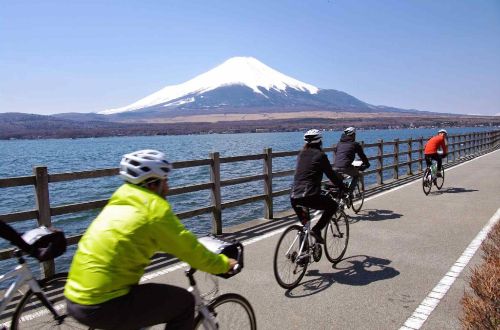 japan-tour-mt-fuji-five-lakes-luxury-cycling-cycle-along-lake-yamanakako