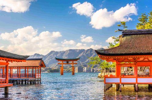 japan-luxury-walk-hiroshima-floating-torii