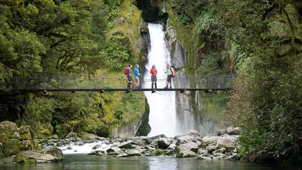 great-walks-of-new-zealand-milford-track-giant-gate